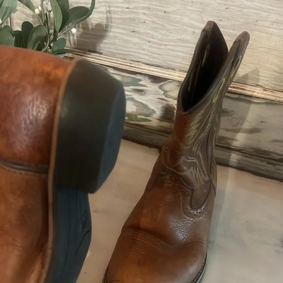 Ariat Boots 🥾 U.S. 4 - Picture 9 of 13